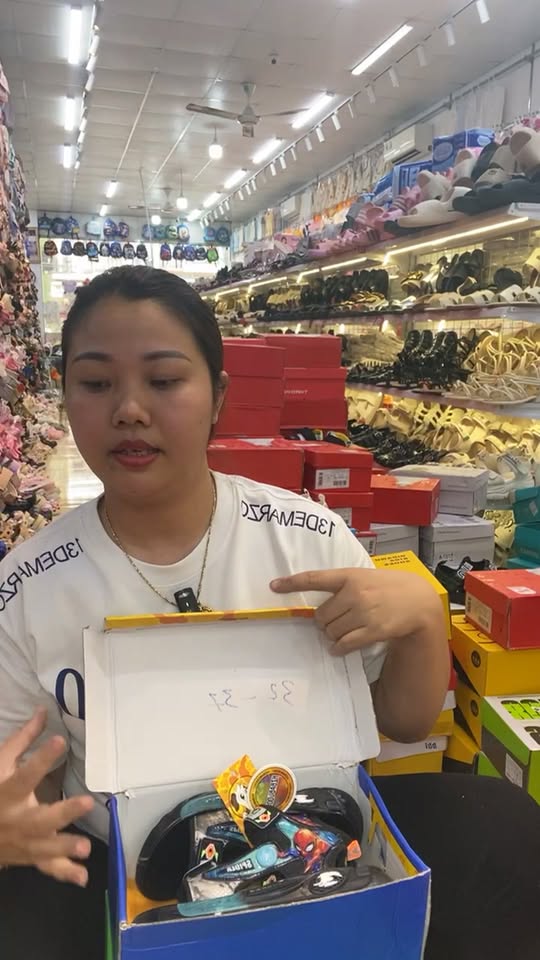 [🆕🇻🇳]  Tuyên Thuỳ Hải Phòng Shop Quần Áo Trẻ Em-Đồ Sơ Sinh-Giày Dép-Bỉm 🧑‍🧒❤️️👶⭐️ E lên tiếp lô dép rẻ , shares-0✔️ , likes-19❤️️ , date-2025-03-30 19:50:36🇻🇳🇻🇳🇻🇳📰🆕
