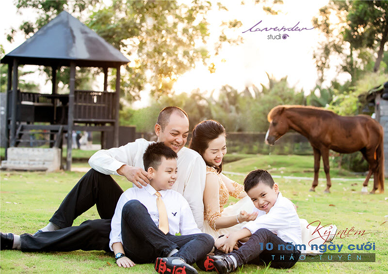 10++ cách tạo dáng chụp ảnh kỷ niệm ngày cưới siêu đẹp