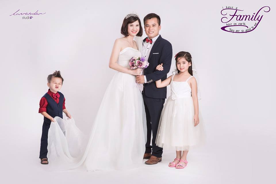 10++ cách tạo dáng chụp ảnh kỷ niệm ngày cưới siêu đẹp