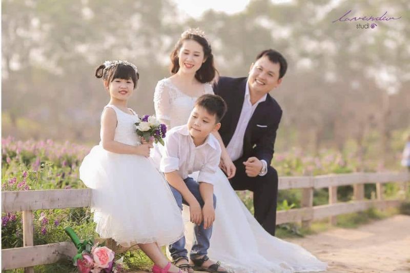 10++ cách tạo dáng chụp ảnh kỷ niệm ngày cưới siêu đẹp