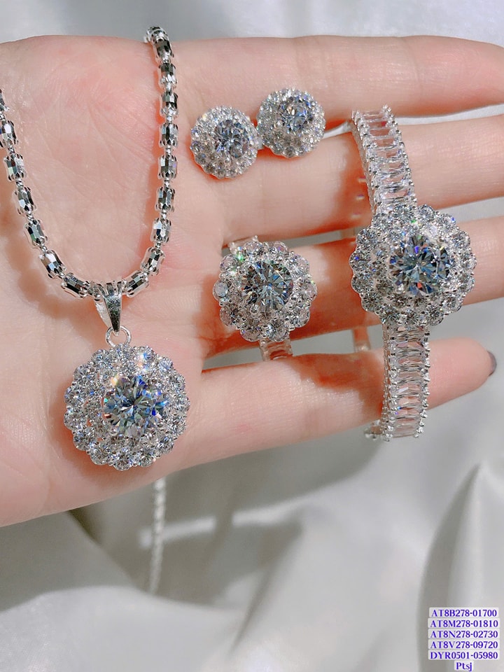 Photos from Trang Sức Hiền Nguyễn's post [🆕🇻🇳] Top1Vietnam ♥️️