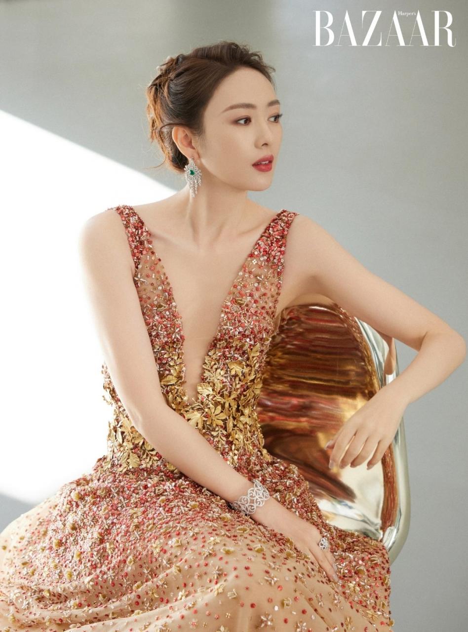 Đồng Dao xóa nếp nhăn vùng cổ tuổi 40 với bài tập giãn cơ [🆕🇻🇳] bazaarvietnam.vn