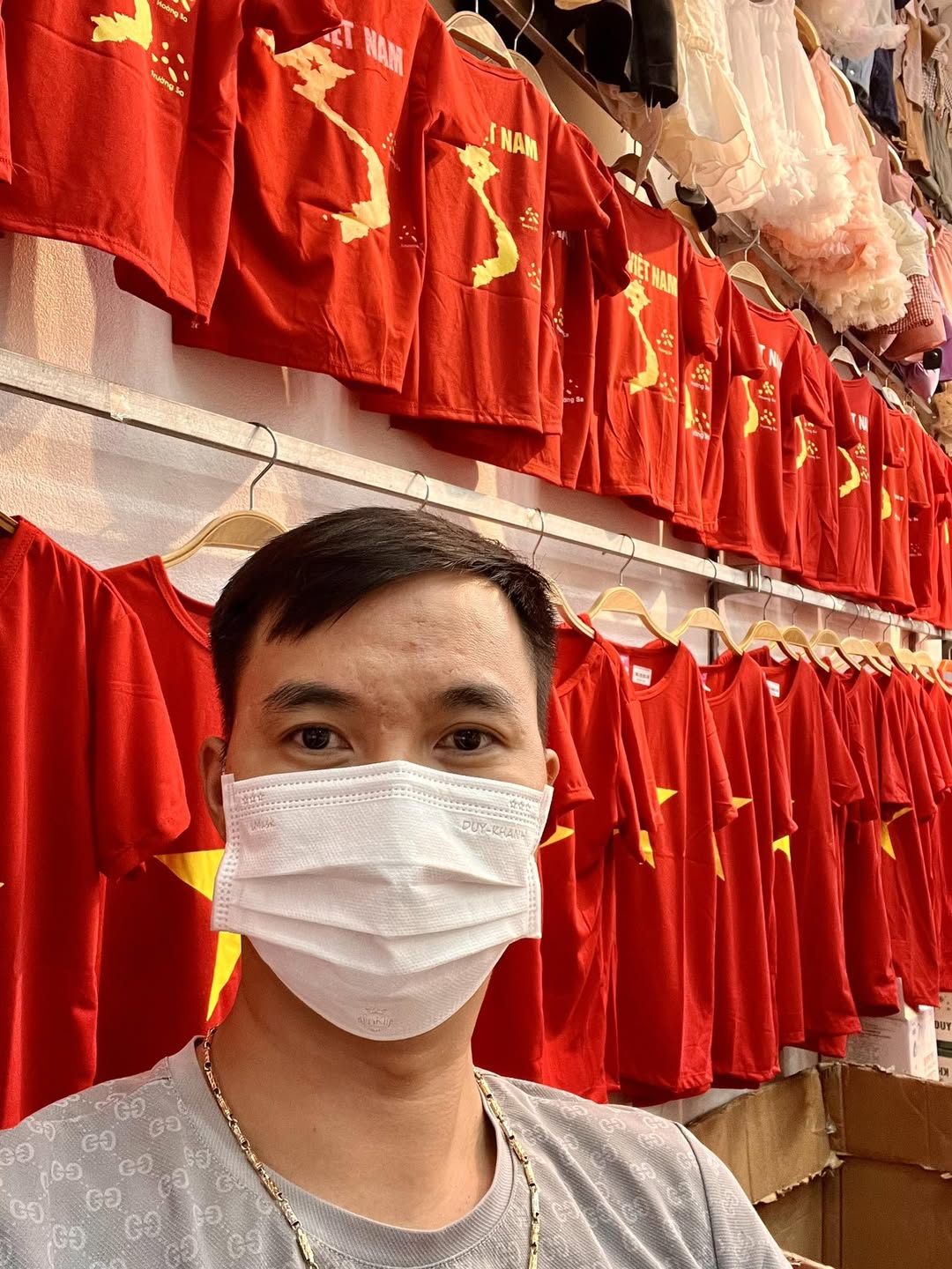 [🆕🇻🇳]  Tuyên Thuỳ Hải Phòng Shop Quần Áo Trẻ Em-Đồ Sơ Sinh-Giày Dép-Bỉm 🧑‍🧒❤️️👶⭐️ Áo đỏ sao vàng e có đủ sz từ mầm non đến mầm 70kg nhé nhà mk ơi. E sẵn sl ạ
, shares-0✔️ , likes-11❤️️ , date-2025-04-24 01:41:19🇻🇳🇻🇳🇻🇳📰🆕