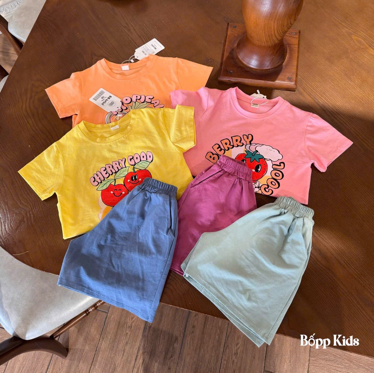 [🆕🇻🇳]  Tuyên Thuỳ Hải Phòng Shop Quần Áo Trẻ Em-Đồ Sơ Sinh-Giày Dép-Bỉm 🧑‍🧒❤️️👶⭐️ E sẵn cờ dây trang trí. Dây 10m 20lá cờ tổ quốc in 1 mặt. Giá 90k/ dây ạ
, shares-0✔️ , likes-6❤️️ , date-2025-04-26 22:44:04🇻🇳🇻🇳🇻🇳📰🆕