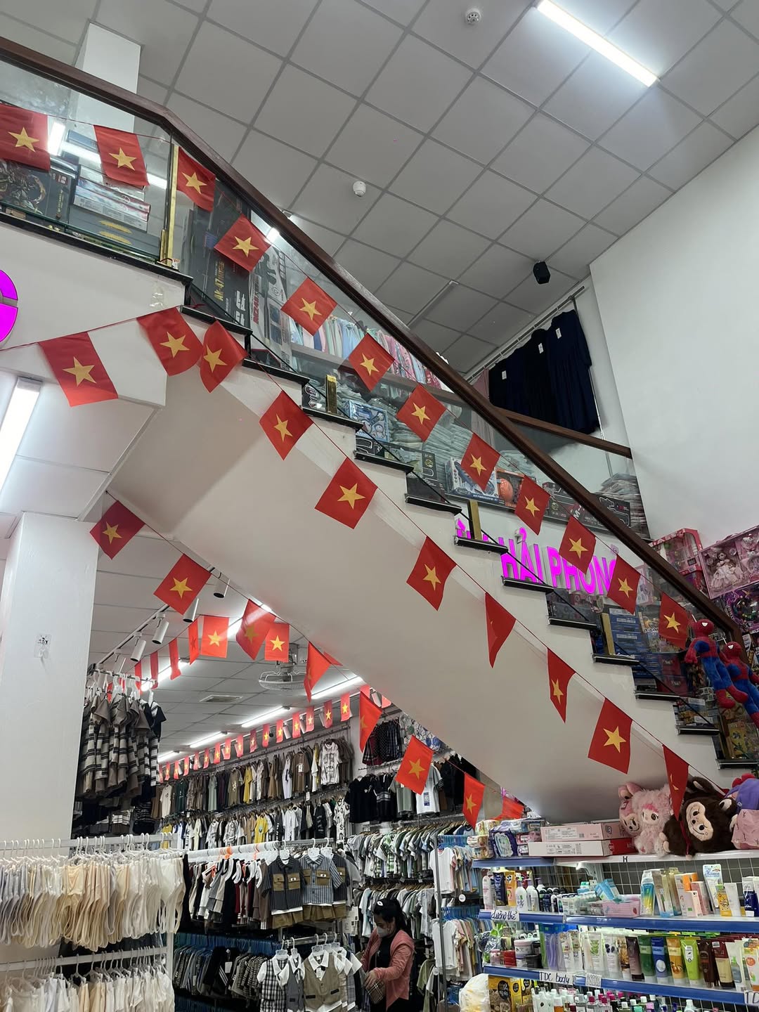 [🆕🇻🇳]  Tuyên Thuỳ Hải Phòng Shop Quần Áo Trẻ Em-Đồ Sơ Sinh-Giày Dép-Bỉm 🧑‍🧒❤️️👶⭐️ E sẵn cờ dây trang trí. Dây 10m 20lá cờ tổ quốc in 1 mặt. Giá 90k/ dây ạ
, shares-0✔️ , likes-6❤️️ , date-2025-04-26 22:44:04🇻🇳🇻🇳🇻🇳📰🆕