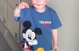 [🆕🇻🇳] NANA Kids – Thời Trang Trẻ Em 🧑‍🧒❤️️👶⭐️ Micky xanh,quần sọc kẻ sáng sủa 1⃣0⃣9⃣ set tặng kèm mũ .
Chất cotton mềm mát, form rộng dễ chịu, mặc là mê
BẢNG SZIE
𝟗𝟎: 𝟖-𝟏𝟎𝐤𝐠
𝟏𝟎𝟎  , shares-0✔️ , likes-0❤️️ , date-2025-05-09 03:48:21🇻🇳🇻🇳🇻🇳📰🆕