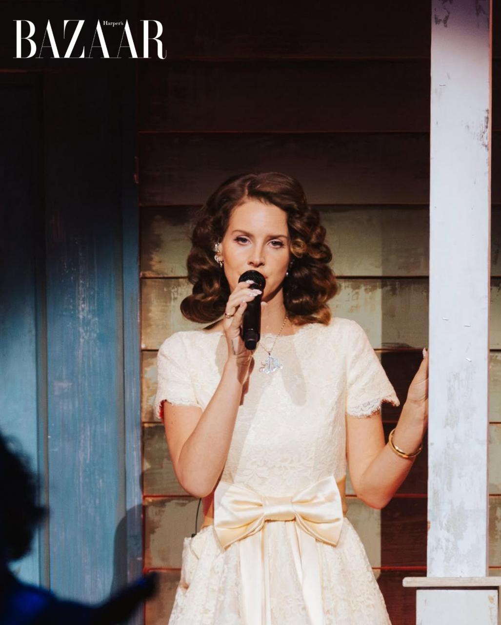 Tạo tóc kiểu tóc minh tinh thập niên 1950 giống Lana Del Rey [🆕🇻🇳] bazaarvietnam.vn