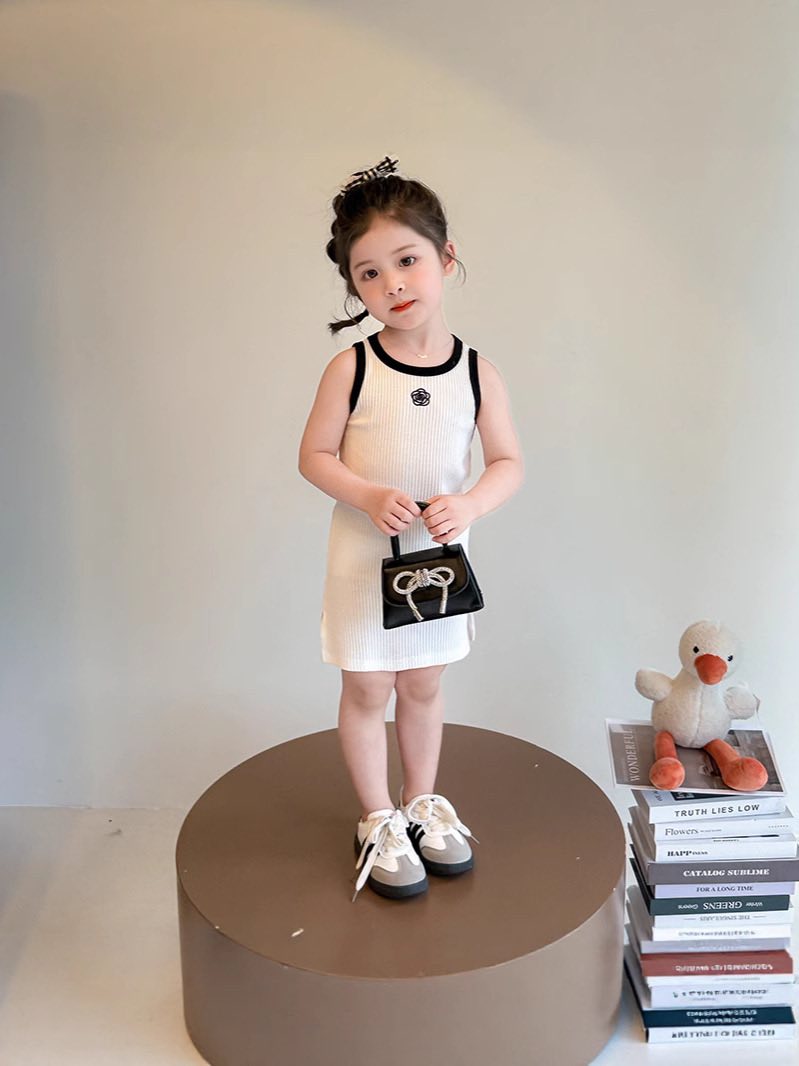 [🆕🇻🇳] Thảo Lâm Baby Shop – Cửa hàng quần áo sơ sinh – trẻ em 🧑‍🧒❤️️👶⭐️ Em này từ đầu mùa tới giờ e bán siêu nhiều . Bé nào diện cũng xinh nên em gom tiếp ạ.Bảng size tham khảo :Size 80 9-11kg
Size 90 11-13kg
Size 100 13-15 , shares-1✔️ , likes-2❤️️ , date-2025-05-28 21:07:26🇻🇳🇻🇳🇻🇳📰🆕