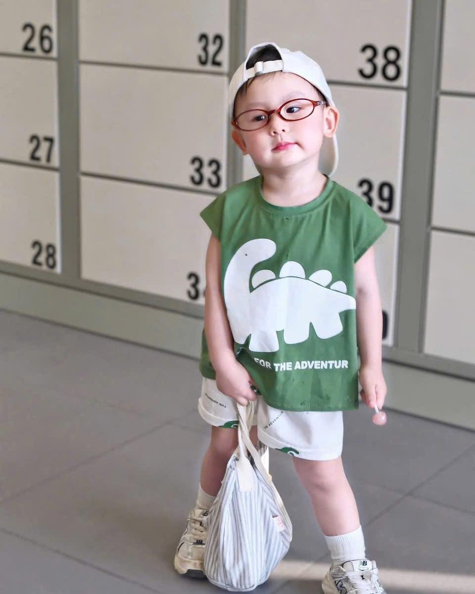 [🆕🇻🇳] NANA Kids – Thời Trang Trẻ Em 🧑‍🧒❤️️👶⭐️ Bộ xịn xò chỉ 9⃣5⃣ bộ
Chất vải mát, hình in chuẩn gu bé trai mê khủng long
Cotton 4c mát lịm mặc đi chơi hay ở nhà đều thoải mái, năng độ , shares-0✔️ , likes-1❤️️ , date-2025-05-09 04:06:37🇻🇳🇻🇳🇻🇳📰🆕