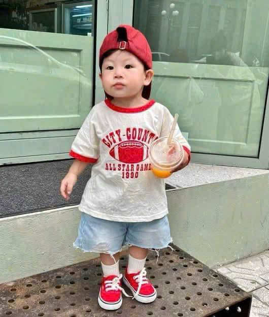 [🆕🇻🇳] NANA Kids – Thời Trang Trẻ Em 🧑‍🧒❤️️👶⭐️ SÉT ÁO COTTON CITY COUNTY ĐỎ PHỐI QUẦN JEAN RÁCH 1⃣0⃣9⃣ setQuần hay áo tách lẻ đều đẹp xuất sắc luôn đó ạ.
Ôi em mê cái set này qu , shares-0✔️ , likes-0❤️️ , date-2025-05-11 20:43:48🇻🇳🇻🇳🇻🇳📰🆕