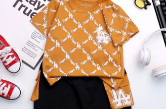 [🆕🇻🇳]  Sunny kids – Quần áo trẻ em 🧑‍🧒❤️️👶⭐️ Bộ túi hộp LA size đại sẵn 3 màu nhé
Shop ko giữ đơn.
Tất cả các mẫu đều có sẵn.
———————————
SunnyKids – quần áo trẻ em
Chuyên thời trang trẻ em
Đối diện , shares-0✔️ , likes-1❤️️ , date-2025-05-11 17:21:22🇻🇳🇻🇳🇻🇳📰🆕