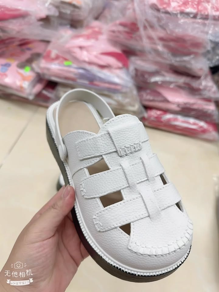 [🆕🇻🇳]  Tuyên Thuỳ Hải Phòng Shop Quần Áo Trẻ Em-Đồ Sơ Sinh-Giày Dép-Bỉm 🧑‍🧒❤️️👶⭐️ Dép 59k mà đẹp cỡ này các bác ạ .sz 36,37,38,39,40,41 , shares-0✔️ , likes-77K❤️️ , date-2025-05-15 03:50:01🇻🇳🇻🇳🇻🇳📰🆕