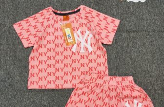 [🆕🇻🇳]  Sunny kids – Quần áo trẻ em 🧑‍🧒❤️️👶⭐️  SET ĐỒ NY HỒNG CỰC XINH CHO BÉ YÊU NHÀ MÌNH
Vừa cá tính, vừa dễ thương – mẹ nào nhìn cũng “ưng bụng”Set đồ thun NY màu hồng trendy, phối họa tiết nổi  , shares-0✔️ , likes-0❤️️ , date-2025-05-13 16:11:29🇻🇳🇻🇳🇻🇳📰🆕