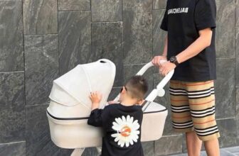 [🆕🇻🇳] NANA Kids – Thời Trang Trẻ Em 🧑‍🧒❤️️👶⭐️ Thương hiệu a Long có bà nào fan ảnh hok nè , cả nhà cùng diện cũng dịu kha .
Bố mẹ 1⃣2⃣9⃣
Con 79
Cotton mát bo cổ dệt
Full đủ combo , shares-0✔️ , likes-1❤️️ , date-2025-05-15 17:24:03🇻🇳🇻🇳🇻🇳📰🆕