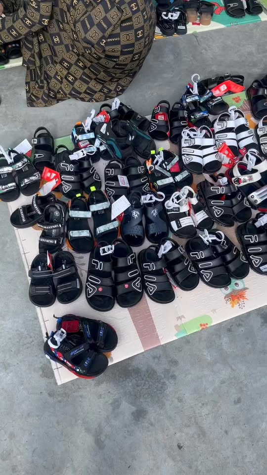 [🆕🇻🇳]  Tuyên Thuỳ Hải Phòng Shop Quần Áo Trẻ Em-Đồ Sơ Sinh-Giày Dép-Bỉm 🧑‍🧒❤️️👶⭐️ Chị em qua e nhé đông vui, rẻ, và tuyệt đối điện ảnh ạ. , shares-0✔️ , likes-11❤️️ , date-2025-05-19 23:15:29🇻🇳🇻🇳🇻🇳📰🆕