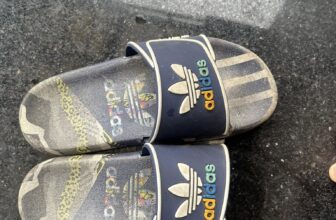 [🆕🇻🇳]  Tuyên Thuỳ Hải Phòng Shop Quần Áo Trẻ Em-Đồ Sơ Sinh-Giày Dép-Bỉm 🧑‍🧒❤️️👶⭐️ Dép còn nhiều quá nên hnay e xả nôt hêt đông giá 50k nha khach ơi. Mưa em cũng xả hết ak
, shares-0✔️ , likes-26❤️️ , date-2025-05-19 14:17:18🇻🇳🇻🇳🇻🇳📰🆕