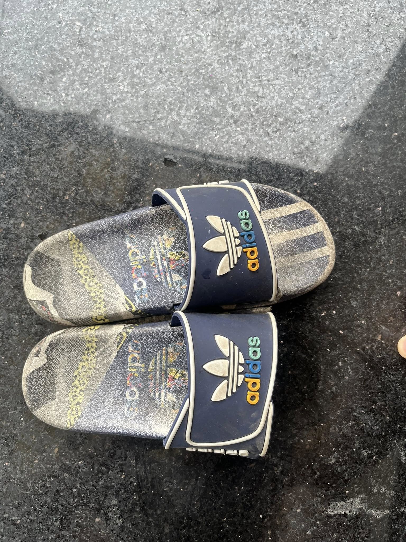 [🆕🇻🇳]  Tuyên Thuỳ Hải Phòng Shop Quần Áo Trẻ Em-Đồ Sơ Sinh-Giày Dép-Bỉm 🧑‍🧒❤️️👶⭐️ Dép còn nhiều quá nên hnay e xả nôt hêt đông giá 50k nha khach ơi. Mưa em cũng xả hết ak
, shares-0✔️ , likes-26❤️️ , date-2025-05-19 14:17:18🇻🇳🇻🇳🇻🇳📰🆕