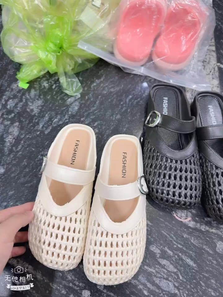 [🆕🇻🇳]  Tuyên Thuỳ Hải Phòng Shop Quần Áo Trẻ Em-Đồ Sơ Sinh-Giày Dép-Bỉm 🧑‍🧒❤️️👶⭐️ Như là dép hàng riu luông ạ #39k sz 36-40 đủ số dép nhựa đi êm chân rửa nc thoải mái , shares-0✔️ , likes-4❤️️ , date-2025-05-21 00:08:36🇻🇳🇻🇳🇻🇳📰🆕