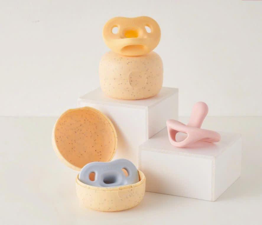 [🆕🇻🇳] Mộc Baby Store – Chuyên cung cấp đồ cao cấp cho Mẹ & bé 🧑‍🧒❤️️👶⭐️ Ti giả moyum Chất liệu an toàn, 100% silicon cao cấp, mềm mại, đàn hồi
– Trọng siêu nhẹ giữ trong miệng bé được lâu hơn, không rơi khỏi miệng
–  Có phân b , shares-0✔️ , likes-1❤️️ , date-2025-05-27 17:31:28🇻🇳🇻🇳🇻🇳📰🆕