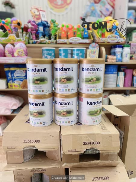 [🆕🇻🇳] Shop TOM BABY  Chuyên Bỉm,Thời trang cho bé,các loại Bánh kẹo, Kem, Thực phâm dinh dưỡng 🧑‍🧒❤️️👶⭐️ 𝐊𝐄𝐍𝐃𝐀𝐌𝐈𝐋- 𝐃𝐎̀𝐍𝐆 𝐒𝐔̛̃𝐀 𝐂𝐎̂𝐍𝐆 𝐓𝐇𝐔̛́𝐂 𝐍𝐆𝐔𝐘𝐄̂𝐍 𝐊𝐄𝐌
Dòng sữa ưu chuộng số 1 tại Anh Quốc
𝗦𝗨̛̃𝗔 𝗞𝗘𝗡𝗗𝗔𝗠𝗜𝗟 𝗖𝗨̉𝗔 𝗔𝗡𝗛 𝗤𝗨𝗢̂́𝗖 Đ𝗔𝗡𝗚 𝗧𝗔̣𝗢 𝗖𝗢̛𝗡 𝗦𝗢̂́𝗧 𝗩𝗢̛́𝗜 𝗖𝗔́𝗖 𝗠𝗘̣ 𝗕𝗜 , shares-1✔️ , likes-0❤️️ , date-2025-05-27 00:00:36🇻🇳🇻🇳🇻🇳📰🆕