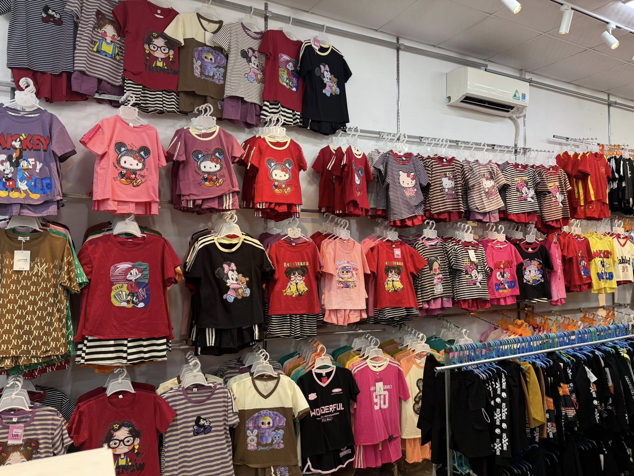 [🆕🇻🇳]  Tuyên Thuỳ Hải Phòng Shop Quần Áo Trẻ Em-Đồ Sơ Sinh-Giày Dép-Bỉm 🧑‍🧒❤️️👶⭐️ E treo lên kệ  rồi mời chị em
, shares-0✔️ , likes-16❤️️ , date-2025-06-21 02:01:11🇻🇳🇻🇳🇻🇳📰🆕