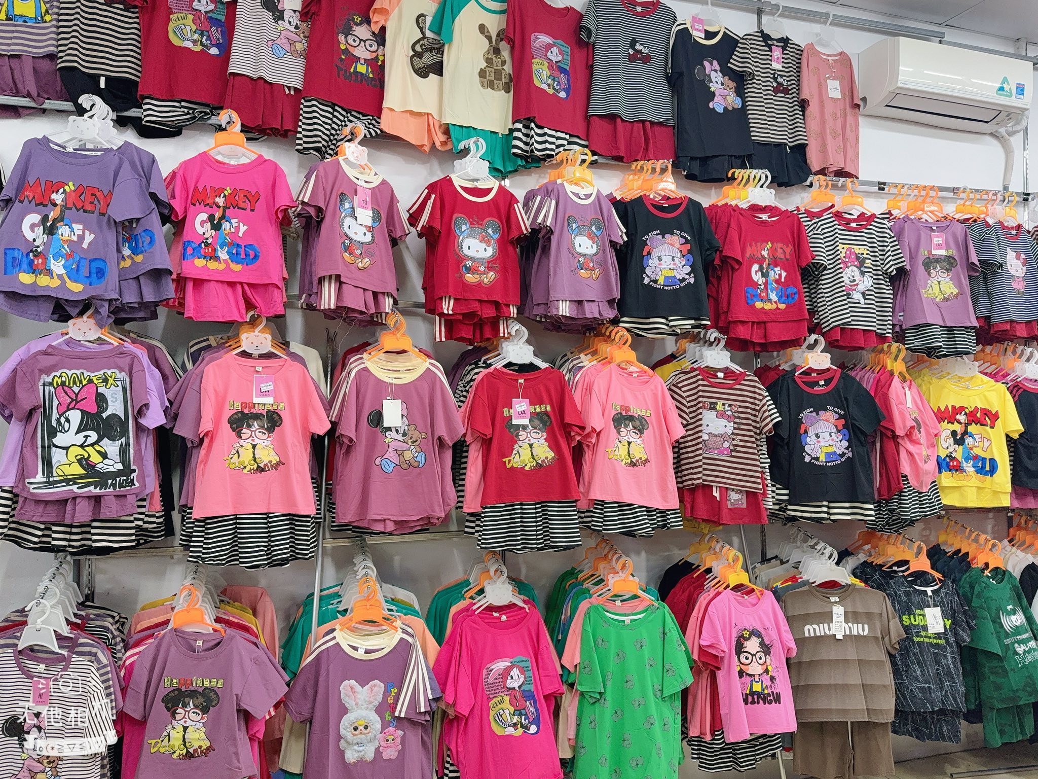 [🆕🇻🇳]  Tuyên Thuỳ Hải Phòng Shop Quần Áo Trẻ Em-Đồ Sơ Sinh-Giày Dép-Bỉm 🧑‍🧒❤️️👶⭐️ Quầy hàng sale em treo fun fuc vụ chị em đây ạ giá ngon bổ rẻ là có thật ạ
, shares-0✔️ , likes-39❤️️ , date-2025-06-22 05:12:35🇻🇳🇻🇳🇻🇳📰🆕