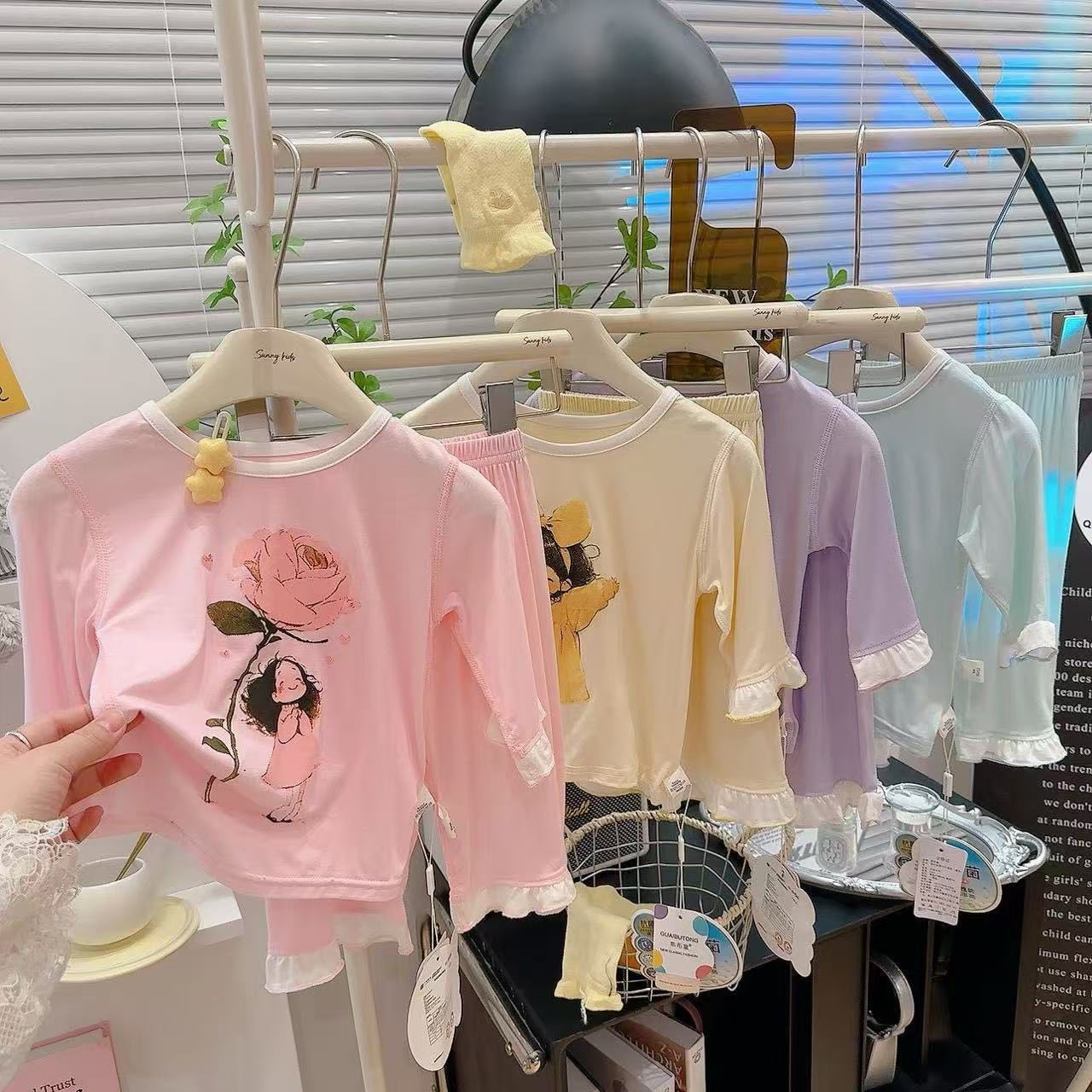 [🆕🇻🇳]Búp Store – Chuyên phụ kiện cho bé 🧑‍🧒❤️️👶⭐️ Em l\u00ean video c\u1eadn ch\u1ea5t cho c\u1ea3 nh\u00e0 y\u00eau \u0111\u00e2y \u1ea1 \ud83d\ude0d\nB\u1ed9 tole lanh Pizama gi\u00e1 79k\/b, mua 3 b\u1e , shares-0✔️ , likes-4❤️️ , date-2025-07-05 20:51:03🇻🇳🇻🇳🇻🇳📰🆕