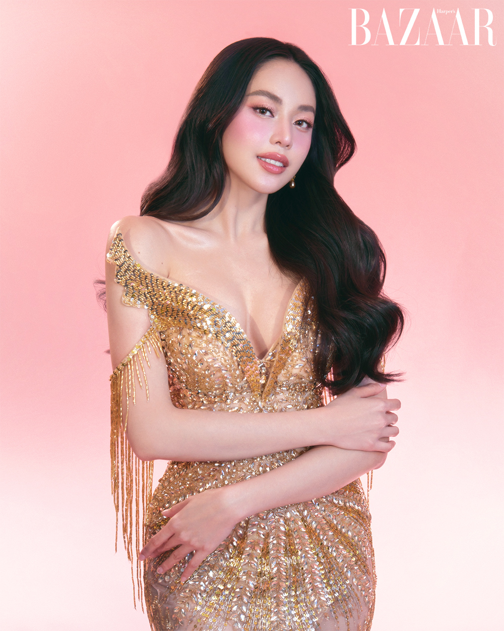 Hoa hậu Thanh Thủy thử nghiệm trang điểm má hồng tím khi đến Philippines làm giám khảo [🆕🇻🇳] bazaarvietnam.vn