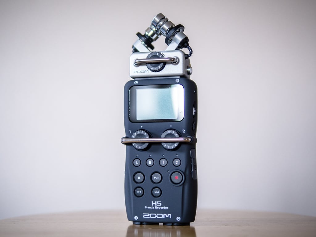 Tại sao nên dùng máy ghi âm trong quay vlog -7