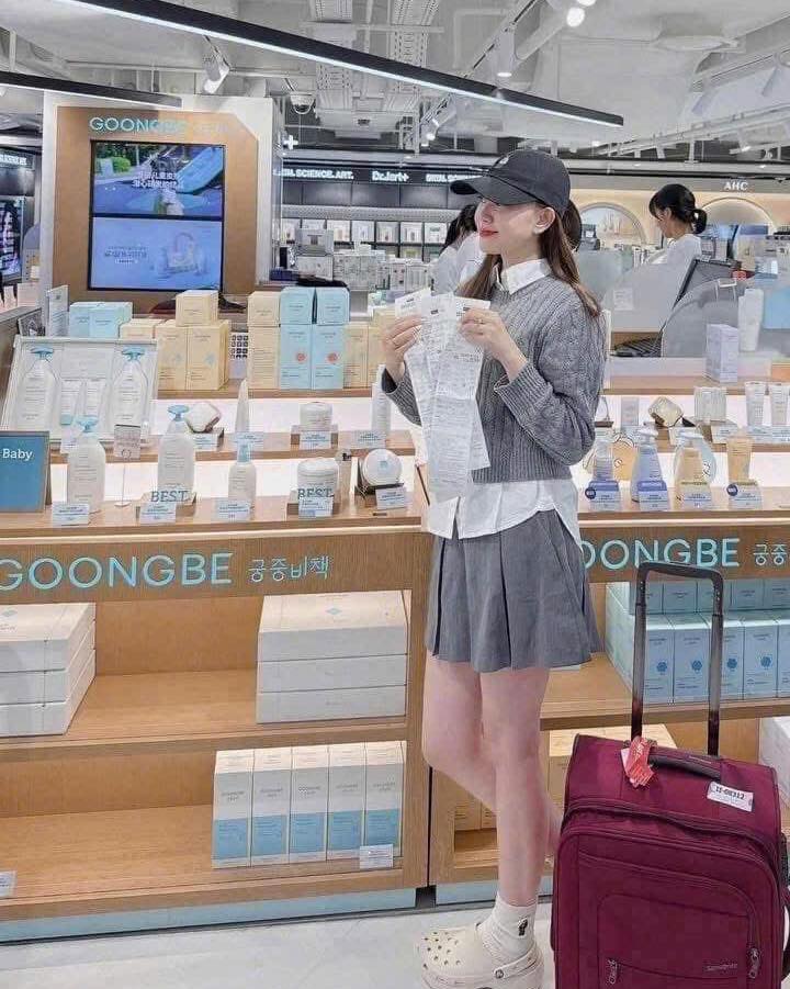 [🆕🇻🇳] NANA Kids – Thời Trang Trẻ Em 🧑‍🧒❤️️👶⭐️ Sục nơ siêu hot kèm 9 charm ngẫu nhiên 1⃣2⃣5⃣/ 1 đôi tặng kèm 9 charm ngẫu nhiên
Hàng  túi zip
Mẫu mới 2025 này chất như nước cất luôn , shares-0✔️ , likes-1❤️️ , date-2025-06-05 05:14:18🇻🇳🇻🇳🇻🇳📰🆕