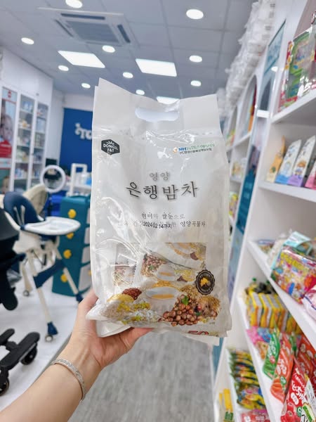 [🆕🇻🇳] Shop TOM BABY  Chuyên Bỉm,Thời trang cho bé,các loại Bánh kẹo, Kem, Thực phâm dinh dưỡng 🧑‍🧒❤️️👶⭐️ Ngũ cốc dongil bịch 50 gói
——
𝐍𝐠𝐮̃ 𝐜𝐨̂́𝐜 𝐭𝐫𝐚̆́𝐧𝐠 𝐇𝐚̀𝐧 𝐐𝐮𝐨̂́𝐜 𝐃𝐎𝐍𝐆𝐈𝐋
Bí kíp nhiều sữa đặc sữa của các mẹ đây ạ,
Đây là loại ngũ cốc 15 loại hạt: bột gạo  , shares-1✔️ , likes-0❤️️ , date-2025-06-07 21:00:15🇻🇳🇻🇳🇻🇳📰🆕