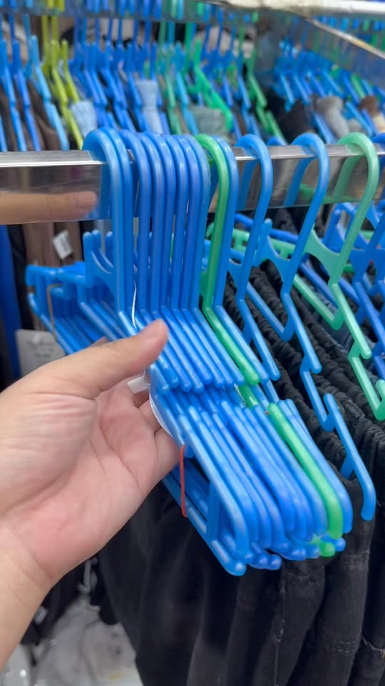 [🆕🇻🇳]  Tuyên Thuỳ Hải Phòng Shop Quần Áo Trẻ Em-Đồ Sơ Sinh-Giày Dép-Bỉm 🧑‍🧒❤️️👶⭐️ Do nhu cầu em k dùng hết em sale #45k 50móc ạ , shares-0✔️ , likes-77❤️️ , date-2025-06-10 03:07:50🇻🇳🇻🇳🇻🇳📰🆕