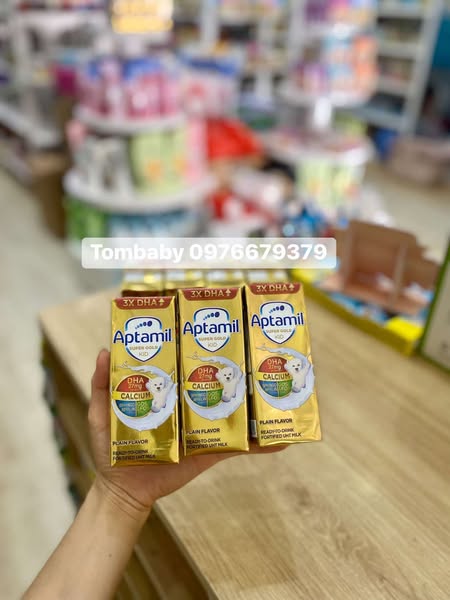 [🆕🇻🇳] Shop TOM BABY  Chuyên Bỉm,Thời trang cho bé,các loại Bánh kẹo, Kem, Thực phâm dinh dưỡng 🧑‍🧒❤️️👶⭐️ SỮA APTAMIL PHA SẴN (THÙNG 27 HỘP) DÀNH CHO BÉ TỪ 1 TUỔI TRỞ LÊN
Aptamil nước ra mắt đầy dưỡng chất tối ưu nhất cho trẻ phát triển toàn diện
VÀNG : Sữ , shares-1✔️ , likes-0❤️️ , date-2025-06-16 00:00:01🇻🇳🇻🇳🇻🇳📰🆕