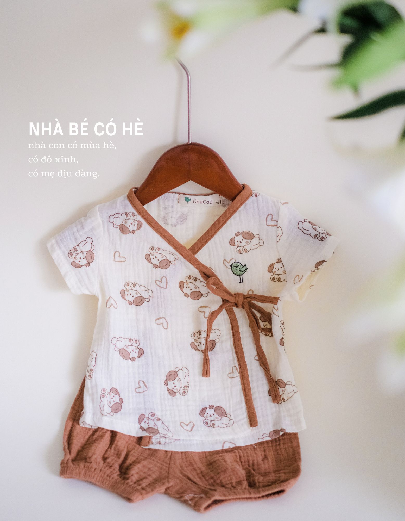 [🆕🇻🇳] CouCou – fun to wear, dress to impress 🧑‍🧒❤️️👶⭐️  Set “Vườn Nâu Nhỏ”
Một khu vườn nhỏ nằm gọn trong tán nắng hè.
Có bé con đang thiu thiu ngủ, bên những bạn cún xinh.– Chất muslin mỏng nhẹ – mát dịu như , shares-0✔️ , likes-1❤️️ , date-2025-06-17 01:19:49🇻🇳🇻🇳🇻🇳📰🆕