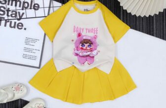 [🆕🇻🇳]  Sunny kids – Quần áo trẻ em 🧑‍🧒❤️️👶⭐️  TƯƠI KHÔNG CẦN TƯỚI – SET VÁY VÀNG SIÊU YÊU CHO BÉ GÁI
Set áo tay ngắn phối chân váy xếp ly siêu xinh, in hình bé gấu hồng cute mê ly
Mặc đi chơi, đi họ , shares-0✔️ , likes-2❤️️ , date-2025-06-21 00:59:06🇻🇳🇻🇳🇻🇳📰🆕