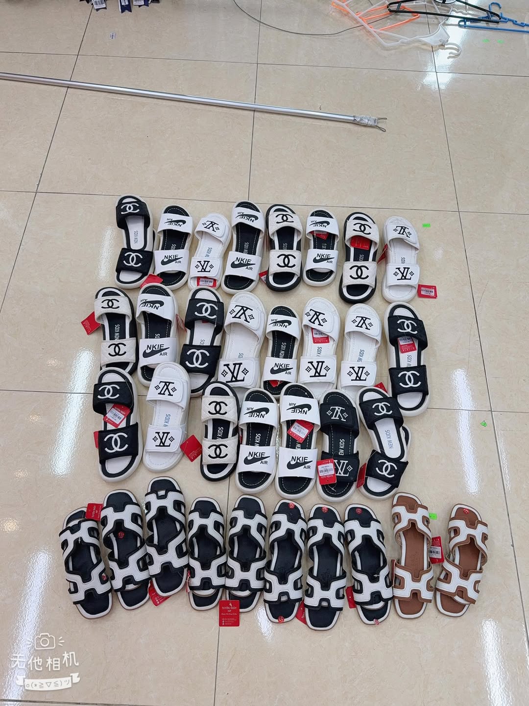 [🆕🇻🇳]  Tuyên Thuỳ Hải Phòng Shop Quần Áo Trẻ Em-Đồ Sơ Sinh-Giày Dép-Bỉm 🧑‍🧒❤️️👶⭐️ Chiêu đãi các chị qua quầy ạ #35k 1đôi dép da đẹp nha
, shares-0✔️ , likes-18❤️️ , date-2025-06-20 22:25:39🇻🇳🇻🇳🇻🇳📰🆕