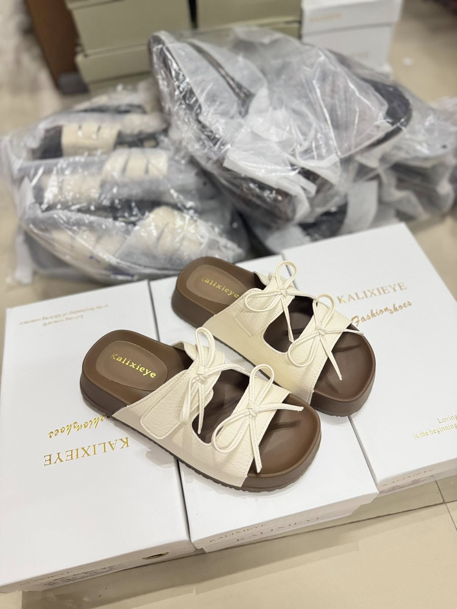 [🆕🇻🇳] TRẦN VÂN STORE Chuyên bán sỉ và lẻ giày dép,túi xách,quần áo,mỹ phẩm 👕 Top1Fashion 👗  Mã jeans lưng thun đang hot, mix max áo j cũng cinh ạ
, shares-0✔️ , likes-0❤️️ , date-2025-06-21 03:13:53🇻🇳🇻🇳🇻🇳📰🆕