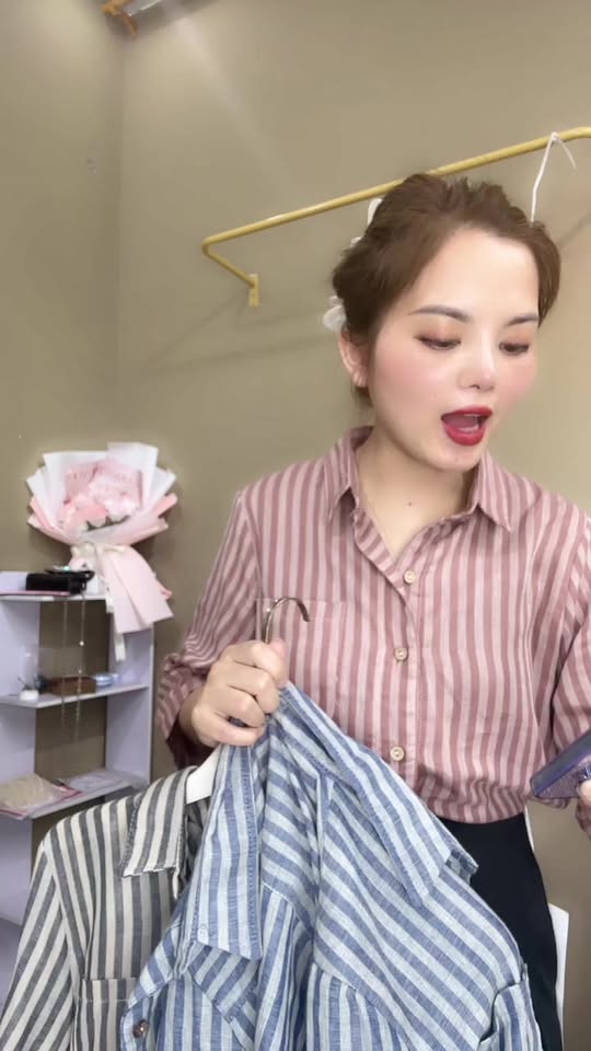 [🆕🇻🇳]  Tuyên Thuỳ Hải Phòng Shop Quần Áo Trẻ Em-Đồ Sơ Sinh-Giày Dép-Bỉm 🧑‍🧒❤️️👶⭐️ Chiêu đãi các chị qua quầy ạ #35k 1đôi dép da đẹp nha
, shares-0✔️ , likes-18❤️️ , date-2025-06-20 22:25:39🇻🇳🇻🇳🇻🇳📰🆕