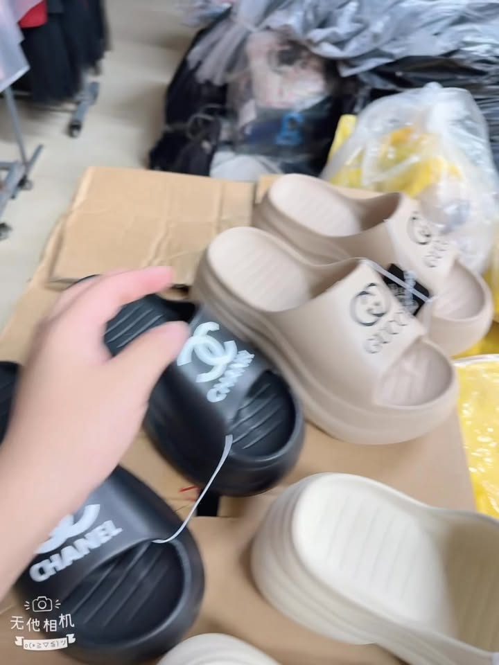 [🆕🇻🇳]  Tuyên Thuỳ Hải Phòng Shop Quần Áo Trẻ Em-Đồ Sơ Sinh-Giày Dép-Bỉm 🧑‍🧒❤️️👶⭐️ Còn 1sz em sale nốt dọn kho ạ #45k 1đôi sz 39,40 , shares-0✔️ , likes-8❤️️ , date-2025-06-23 04:52:08🇻🇳🇻🇳🇻🇳📰🆕