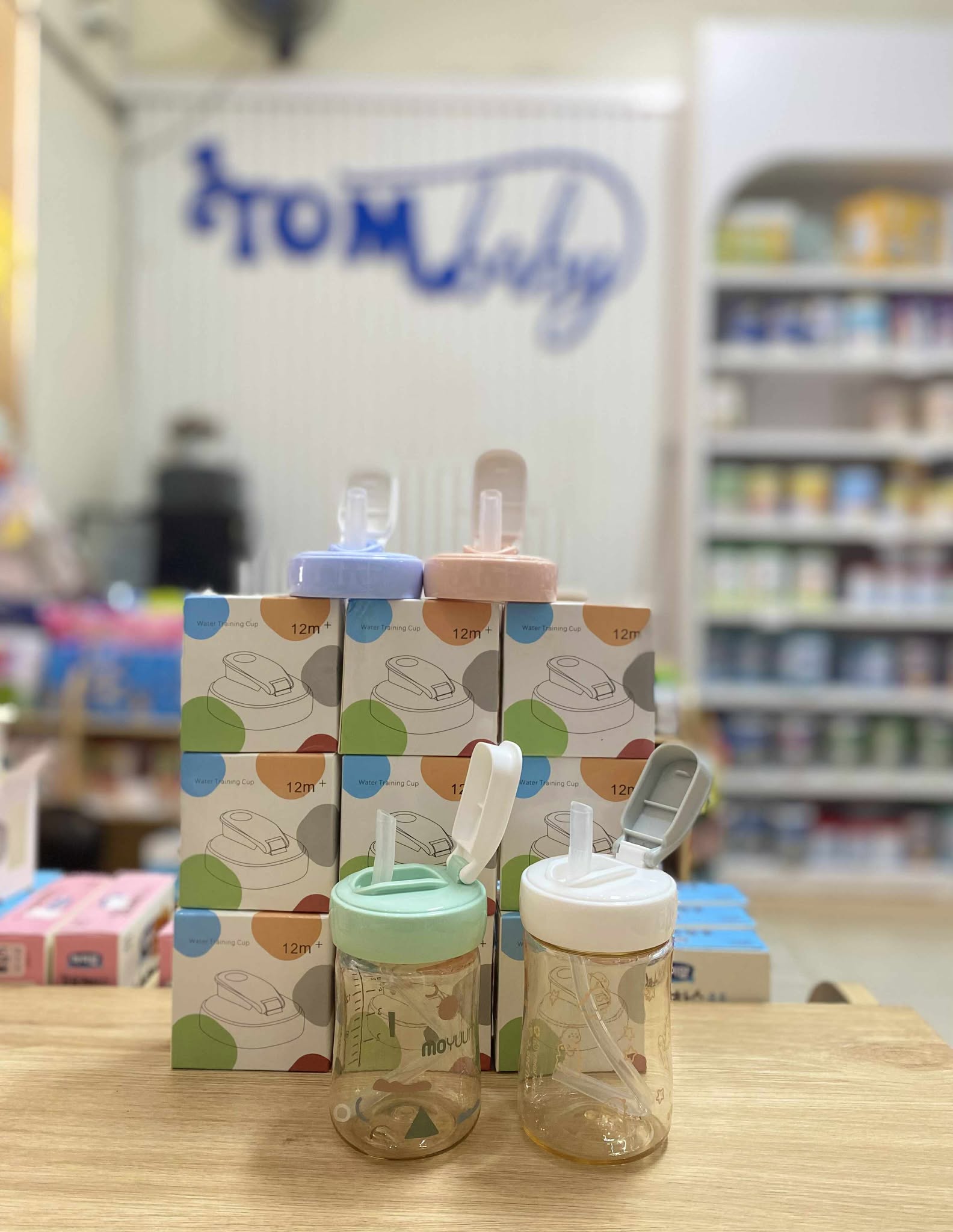 [🆕🇻🇳] Shop TOM BABY  Chuyên Bỉm,Thời trang cho bé,các loại Bánh kẹo, Kem, Thực phâm dinh dưỡng 🧑‍🧒❤️️👶⭐️ CHẮC MẸ CŨNG ĐANG TÌM
NẮP ỐNG HÚT CỔ RỘNG MOYUUM
Nắp có ống hút dễ dàng biến bình sữa cổ rộng 160ml và 240ml thành bình tập uống nước cho bé, vô cùng tiện , shares-1✔️ , likes-1❤️️ , date-2025-06-28 18:06:43🇻🇳🇻🇳🇻🇳📰🆕