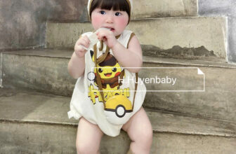 [🆕🇻🇳]  Thuỷ Nghé Kids  – Chuyên sỉ SLL quần áo Thời Trang Trẻ Em & Sơ Sinh đầy đủ các mẫu 🧑‍🧒❤️️👶⭐️  PIKACHU – MẶT ĐÁNG YÊU KHÔNG AI ĐỠ NỔI
Có chị sỉ xem xong ảnh còn nói: “Trời ơi sao mà yêu dữ vậy!”
Mẫu Pikachu này đỉnh ở chỗ:
Mũ tai dựng chuẩn
Hình  , shares-0✔️ , likes-0❤️️ , date-2025-06-28 19:32:49🇻🇳🇻🇳🇻🇳📰🆕