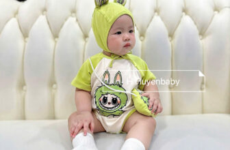 [🆕🇻🇳]  Thuỷ Nghé Kids  – Chuyên sỉ SLL quần áo Thời Trang Trẻ Em & Sơ Sinh đầy đủ các mẫu 🧑‍🧒❤️️👶⭐️  LABUBU CỐM – FORM GỌN – TÚI ĐEO XINH – MẶC LÀ CƯNGFull set:
Body chip – cộc tay – có đuôi thú mềm
Mũ tai Labubu dựng cực xinh
Túi đeo Labubu mini –  , shares-0✔️ , likes-0❤️️ , date-2025-06-30 20:28:51🇻🇳🇻🇳🇻🇳📰🆕