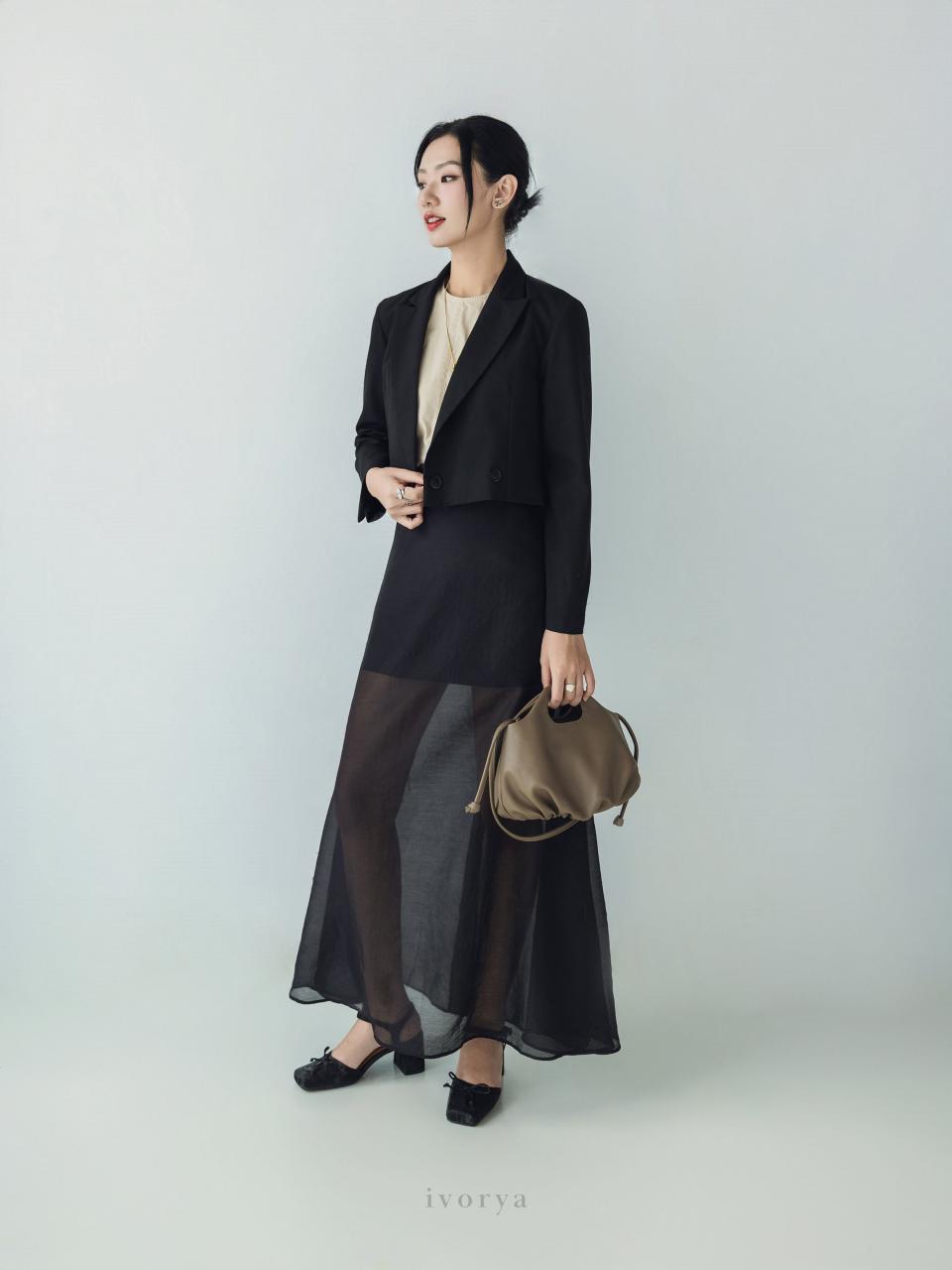 [🛒🇻🇳]Áo blazer crop-top màu đen tay dài – YB9962 – ivorya , SKU – YB9962S – ivorya.vn 🇻🇳🛒Top1Shop🛒 🇻🇳Top1Vietnam🇻🇳 🛍🛒🇻🇳