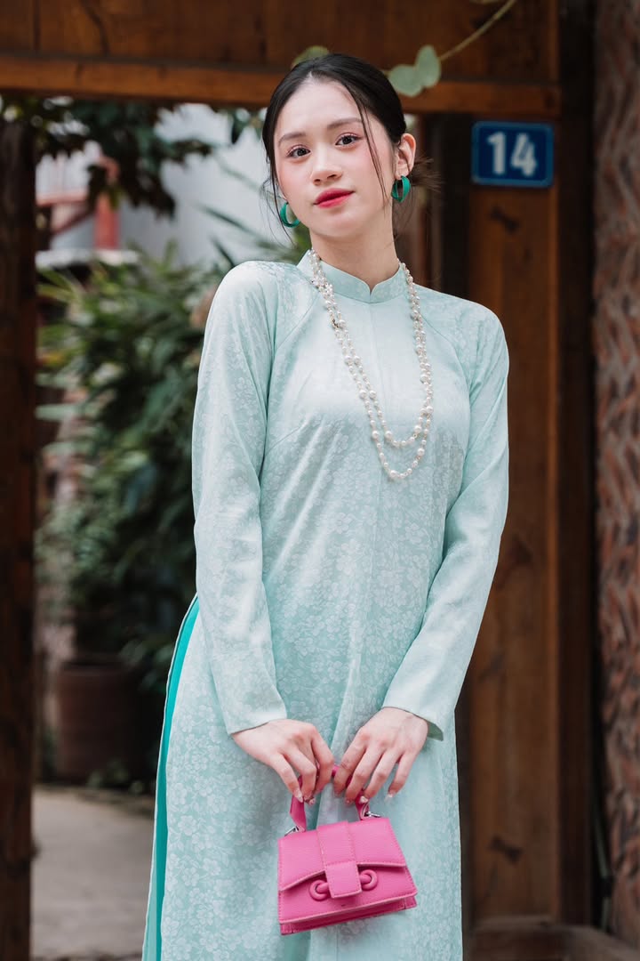 [🆕🇻🇳] Áo dài nhà KO – chuyên dòng áo dài thiết kế cao cấp – MADE IN VIETNAM 👕 Top1Fashion 👗  Mẫu áo dài được chị em săn đón nhất hiện nay – từ phom dáng đến chất liệu chỉ có thể là đỉnh chóp- Nổ đơn liên tục.
Đừng quên thả  nếu bạn cũng yêu vẻ đẹp , shares-0✔️ , likes-0❤️️ , date-2025-07-19 18:10:57🇻🇳🇻🇳🇻🇳📰🆕