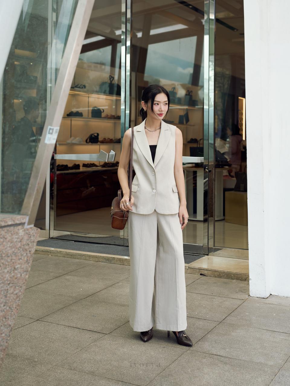 [🛒🇻🇳]Áo blazer màu xám không tay - YB9847 - ivorya , SKU - YB9847S - ivorya.vn 🇻🇳🛒Top1Shop🛒 🇻🇳Top1Vietnam🇻🇳 🛍🛒🇻🇳