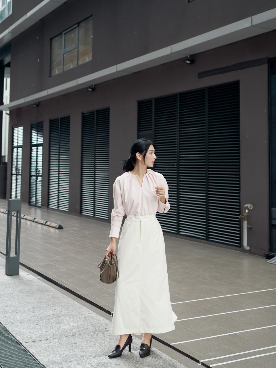 [🛒🇻🇳]Áo kiểu nữ màu hồng tay dài có cổ áo xếp ly và vạt áo tròn – SH9907 – ivorya , SKU – SH9907XL – ivorya.vn 🇻🇳🛒Top1Shop🛒 🇻🇳Top1Vietnam🇻🇳 🛍🛒🇻🇳