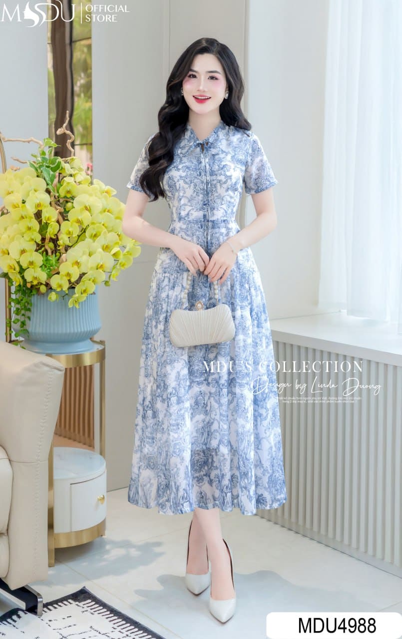 [🛒🇻🇳]Váy Thiết Kế MDU4988 Tơ Óng In Hoa Nhẹ Dáng Xòe Cổ Dây Bèo Cách Điệu – , SKU – – mdufashion.com 🇻🇳🛒Top1Shop🛒 🇻🇳Top1Vietnam🇻🇳 🛍🛒🇻🇳