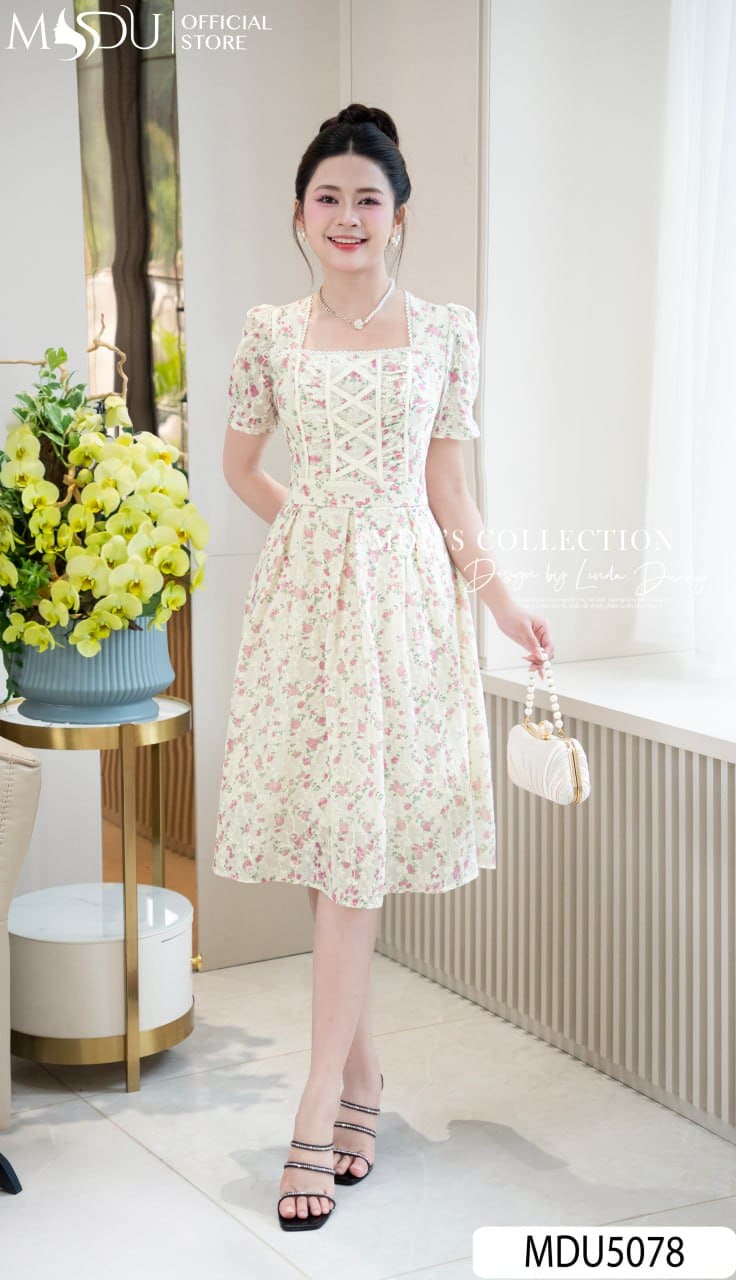 [🛒🇻🇳]Váy Thiết Kế MDU5078 Thêu Hoa Nhí Cổ Vuông Dây Chéo Kem – , SKU – – mdufashion.com 🇻🇳🛒Top1Shop🛒 🇻🇳Top1Vietnam🇻🇳 🛍🛒🇻🇳
