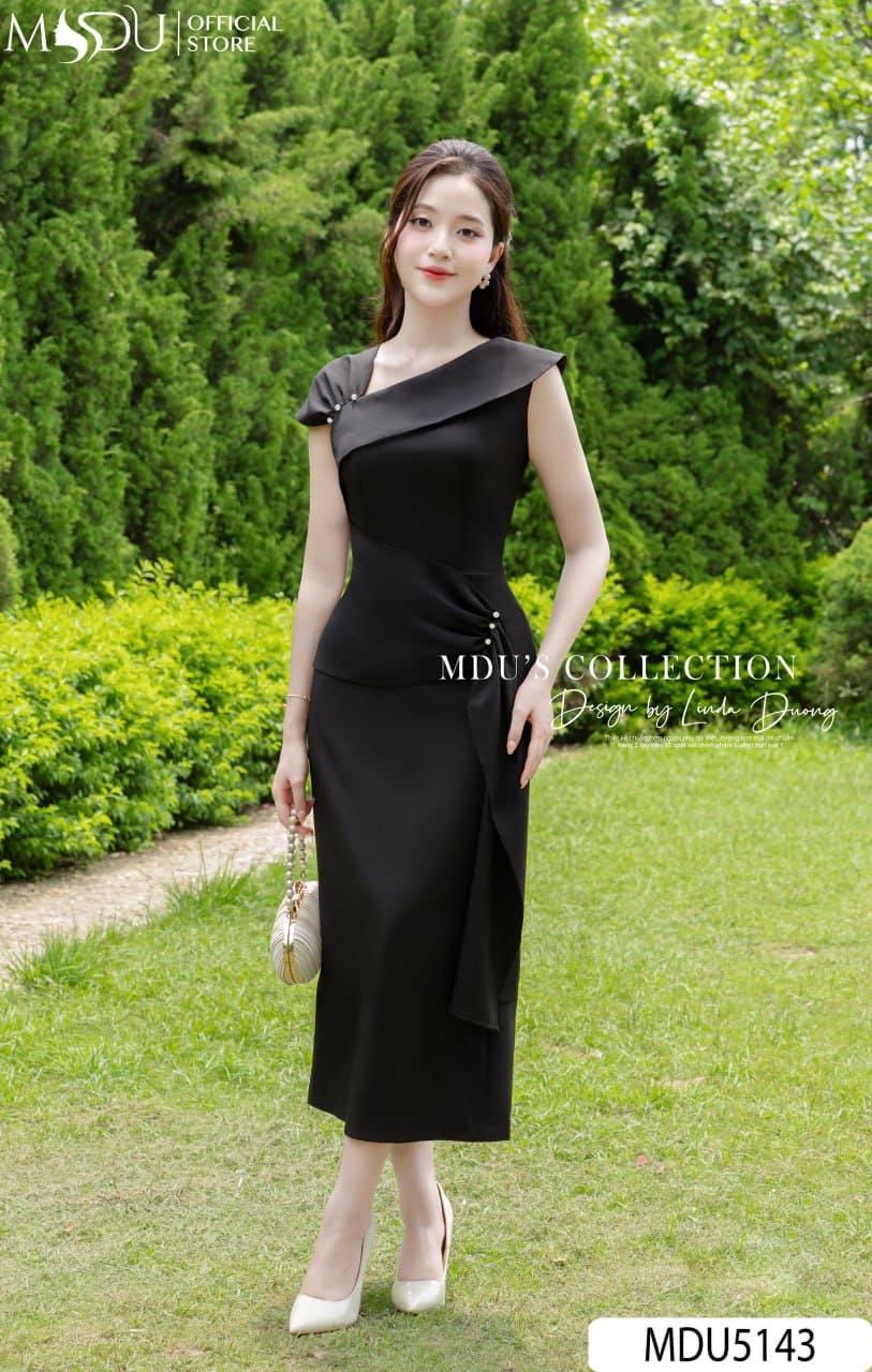 [🛒🇻🇳]Váy Thiết Kế MDU5143 Lụa Mango Đen Dáng Ôm Cổ Lệch Xếp Nếp – , SKU – – mdufashion.com 🇻🇳🛒Top1Shop🛒 🇻🇳Top1Vietnam🇻🇳 🛍🛒🇻🇳