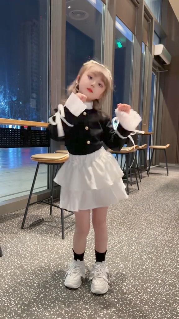 [🆕🇻🇳] Shop Mẹ Dứa  (Shop Mẹ Dứa) 🧑‍🧒❤️️👶⭐️ Set đồ xinh cho bé gái áo sơ mi và chân váy đẹp quá mua ngay đi các mẹ giá chỉ #1xx ạ  , shares-0✔️ , likes-0❤️️ , date-2024-09-15 06:49:11🇻🇳🇻🇳🇻🇳📰🆕